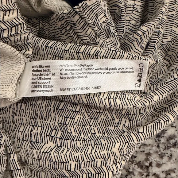 Eileen Fisher Broken Chevron Patterned Wide Crop Pants - Picture 6 of 6